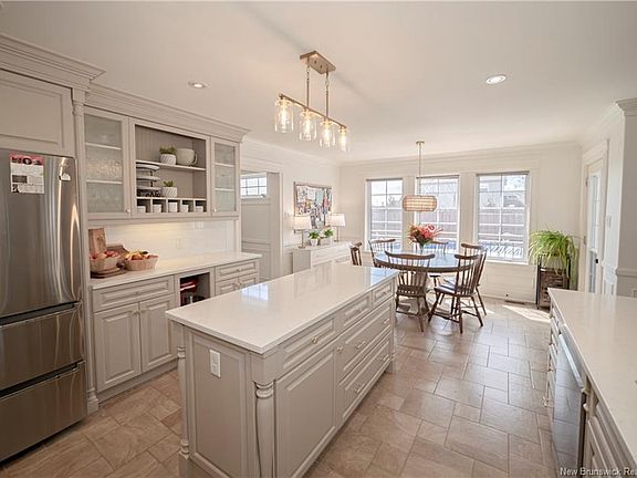 3rd image of 10 Emma Ct