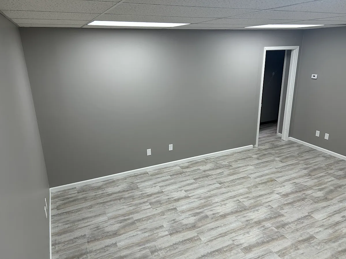 Building Photo - 960 E 53rd St #1B
