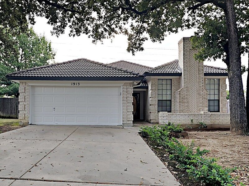 1st image of 1913 Canterbury Cir