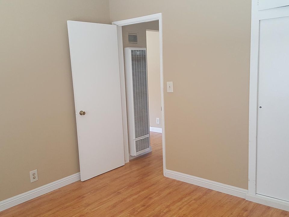 2nd image of 318 S 8th St