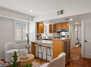 327 10th St SE APT 3, Washington, DC 20003