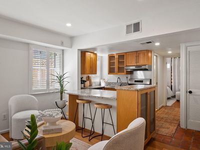 327 10th St SE APT 3, Washington, DC, 20003