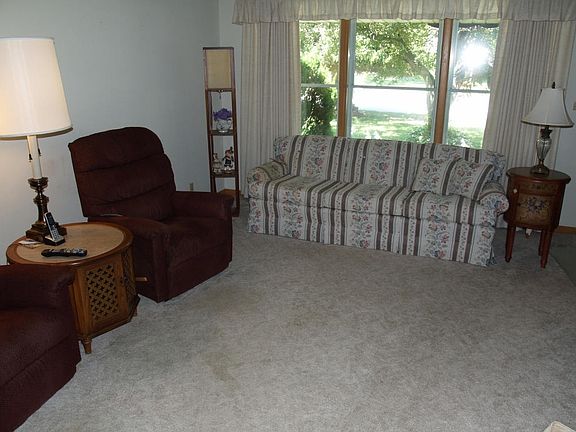 2nd image of 611 W Montclaire Ave