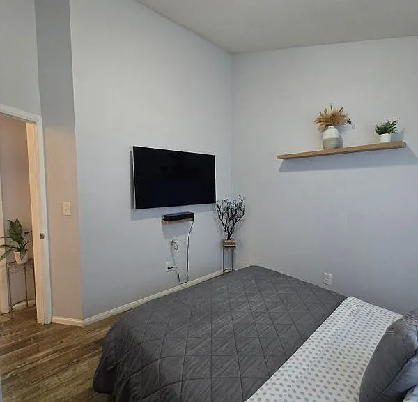 10508 S Freeman Ave #B — Photo 2