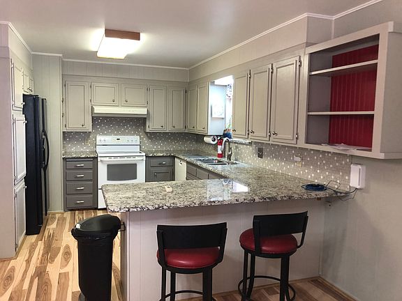 2nd image of 264 Pampa St