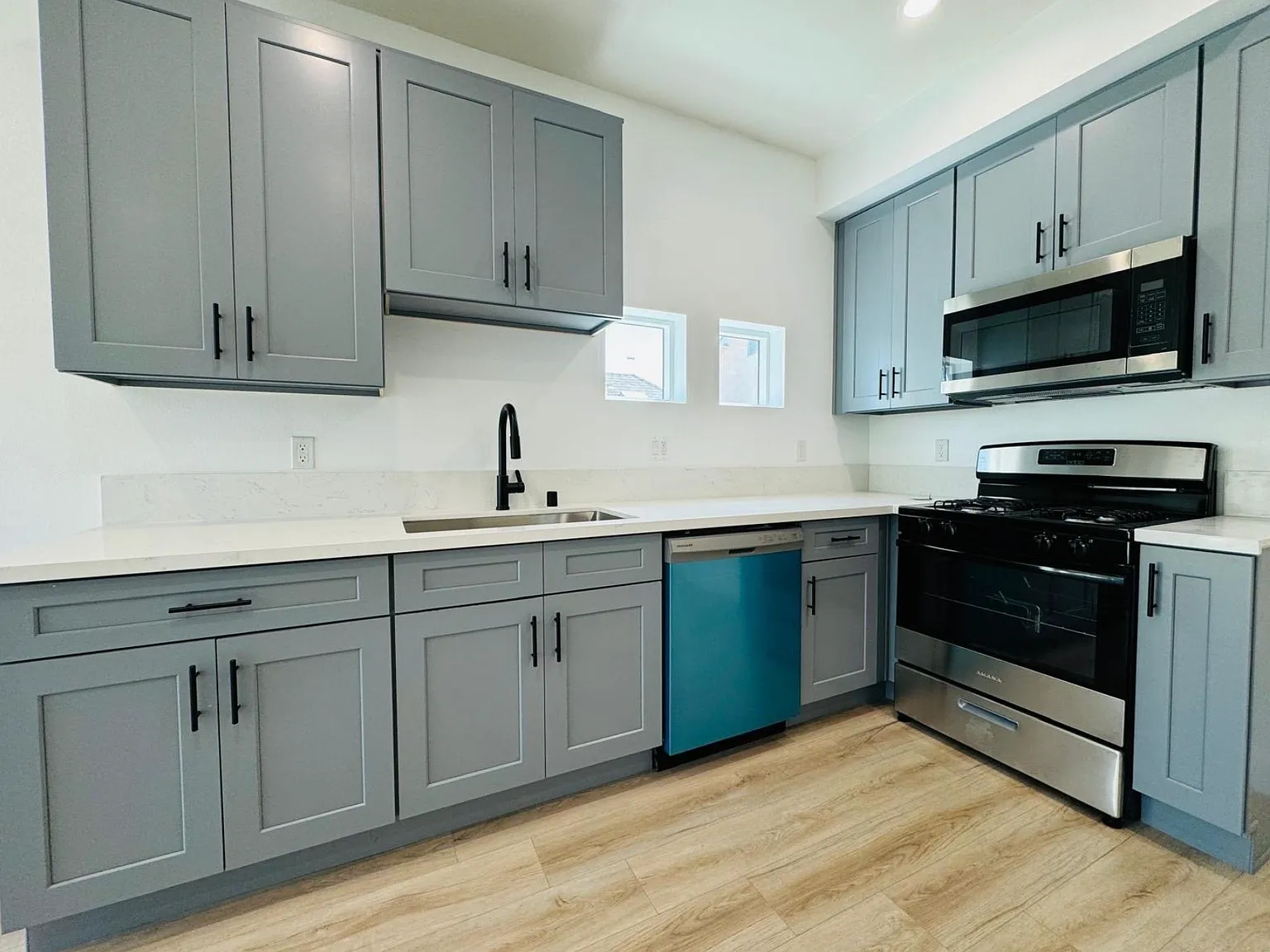 1 bed, 8000 sqft, $700 — Photo 1
