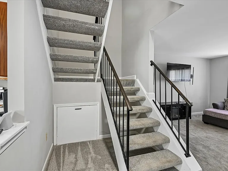 530 Mount Lubentia Ct E — Photo 12