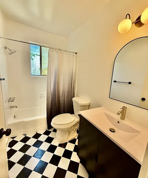 6100 Primrose Ave #10 — Photo 3