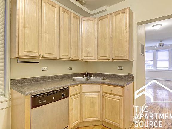 2nd image of 2317 N Greenview Ave #1F