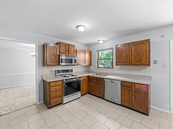 3rd image of 6010 Southern Dr