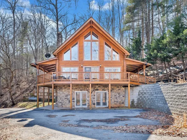 596 Redbud Ln, Moneta, VA 24121