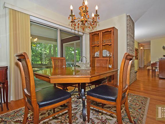 3rd image of 19 Oakhill Ave