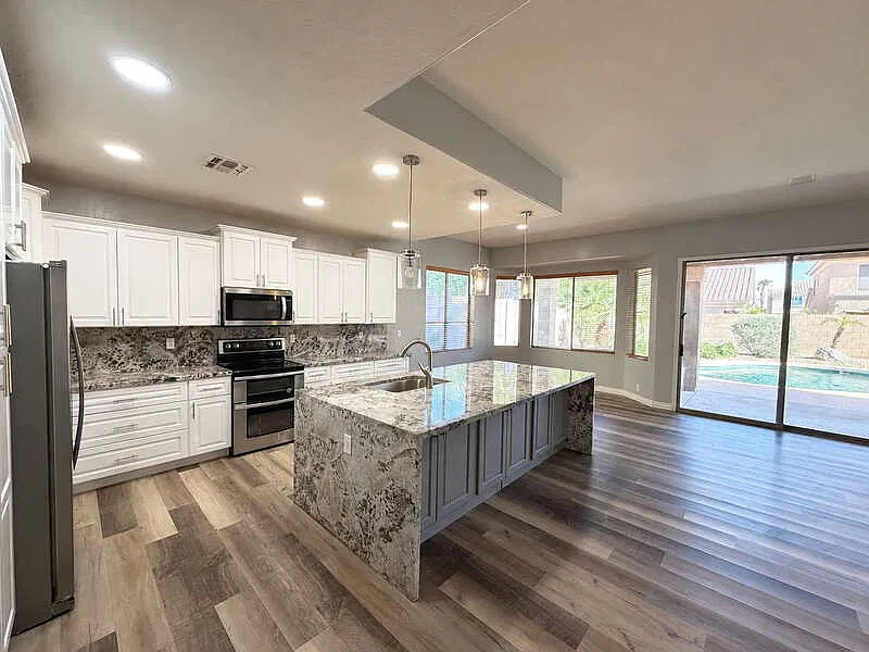 5 bed, 3.5 bath, 3452 sqft, $4,200 — Photo 4
