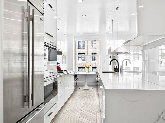 5th image of 40 E 83rd St #5W