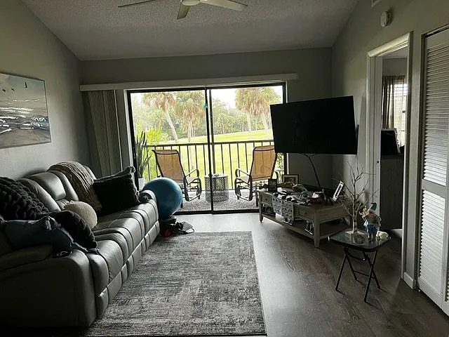 927 Capri Isles Blvd #12 — Photo 8