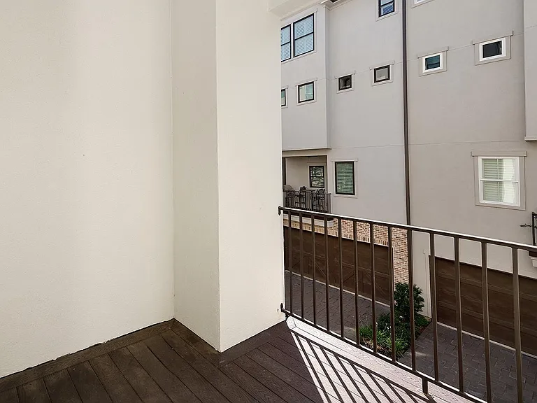 2503 Lake Front Cir — Photo 12