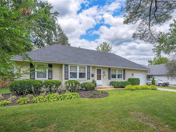 7801 W 95th Ter, Overland Park, KS 66212