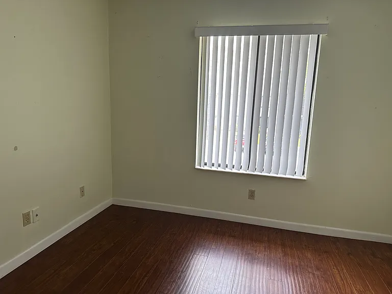 951 Courtyard Ln #32 — Photo 5