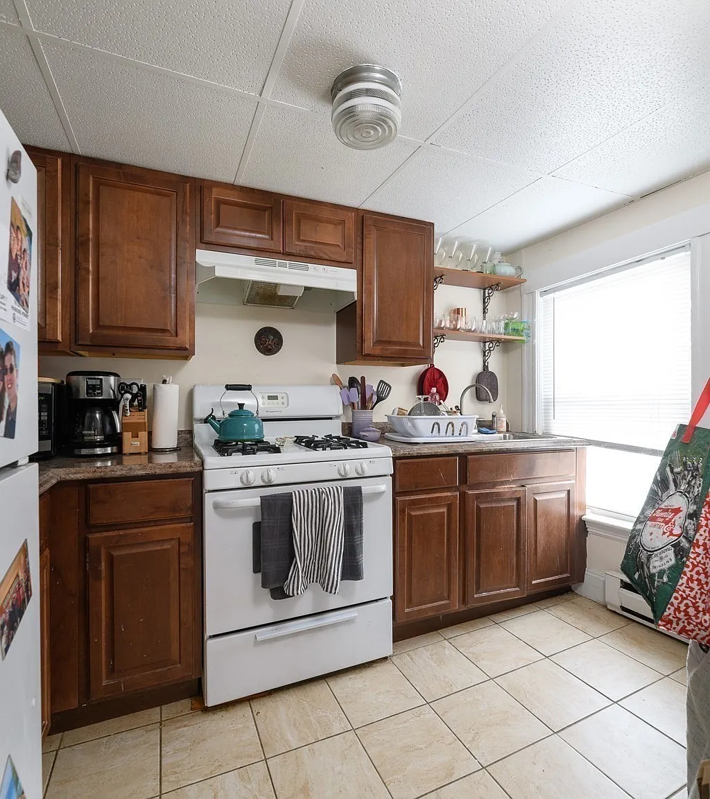 2 bed, 650 sqft, $2,300 — Photo 4