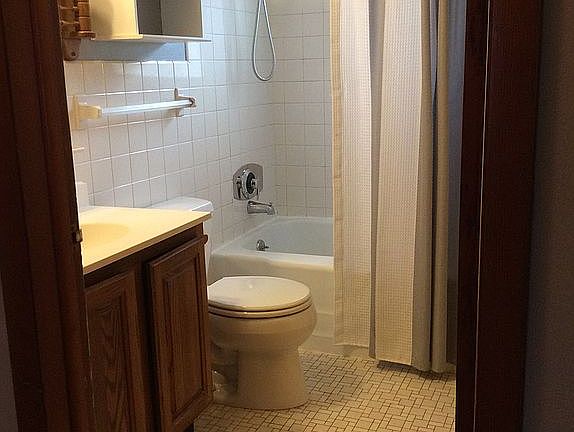 4th image of 2869 W 32nd St