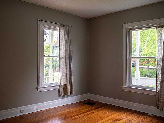 3rd image of 2930 Portsmouth Ave