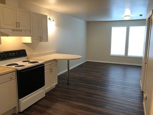 5th image of 406 E 1st St #210