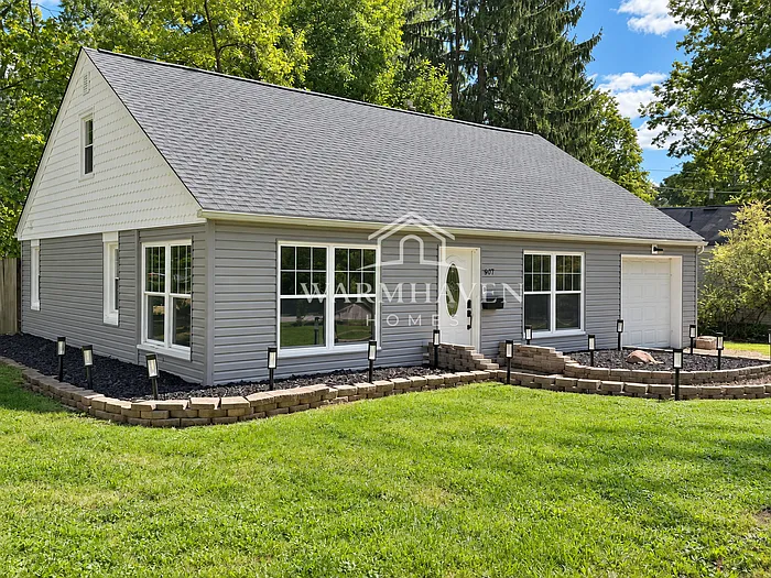 3 bed, 2.0 bath, 1229 sqft, $1,895 — Photo 1