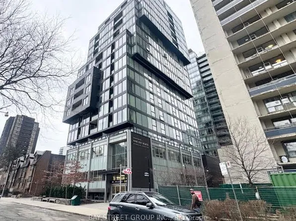 17 Dundonald St #703, Toronto, ON M4Y 0E4