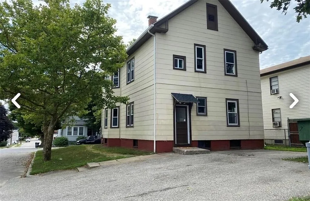 3 bed, 1.0 bath, 1109 sqft, $1,950 — Photo 3