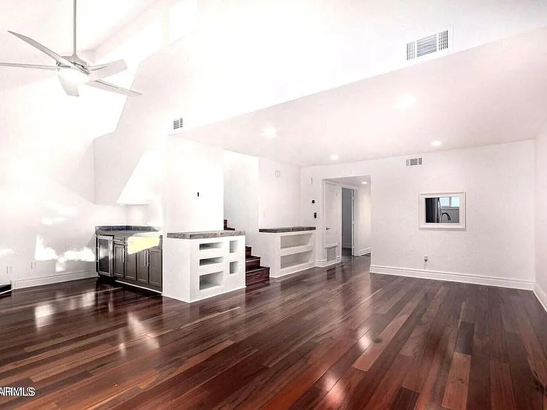 1530 S River Dr — Photo 1