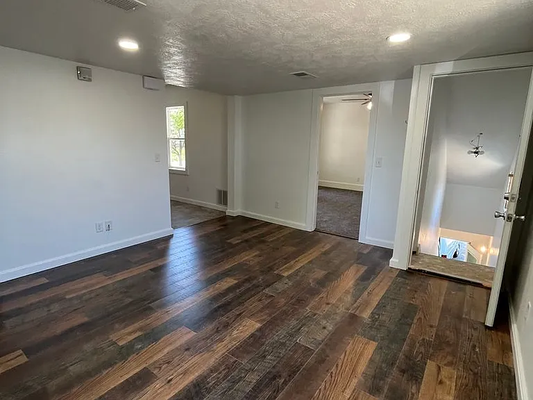 616 S Duluth Ave #2 — Photo 2
