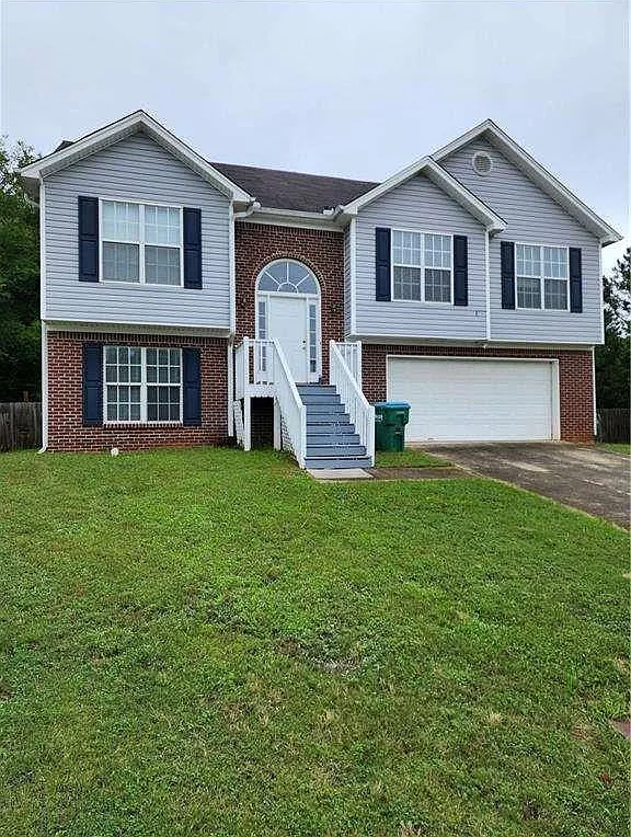 4 bed, 3.0 bath, $2,275 — Photo 1