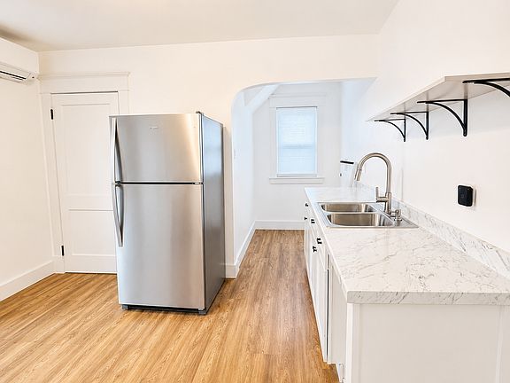 2nd image of 1083-1085 Sumner Ave #2