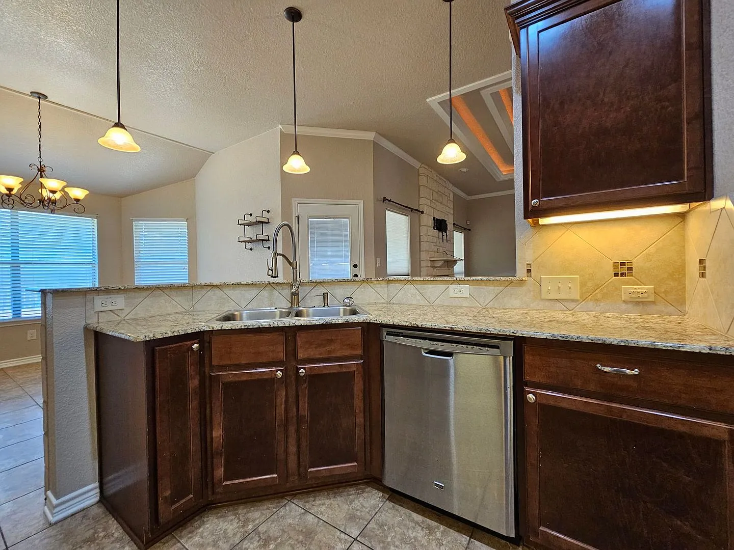 Rent Reduction & Available For Move-In Now! — Photo 4