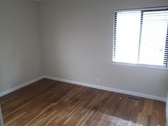 3rd image of 208 E Essex St