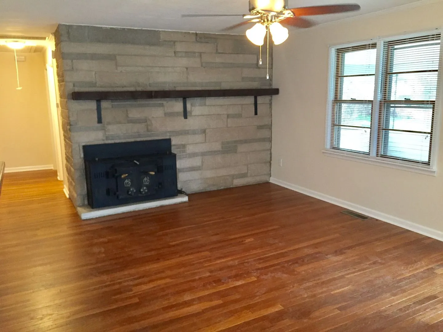 141 N. Overhill Dr - One Month Rent Free! — Photo 3