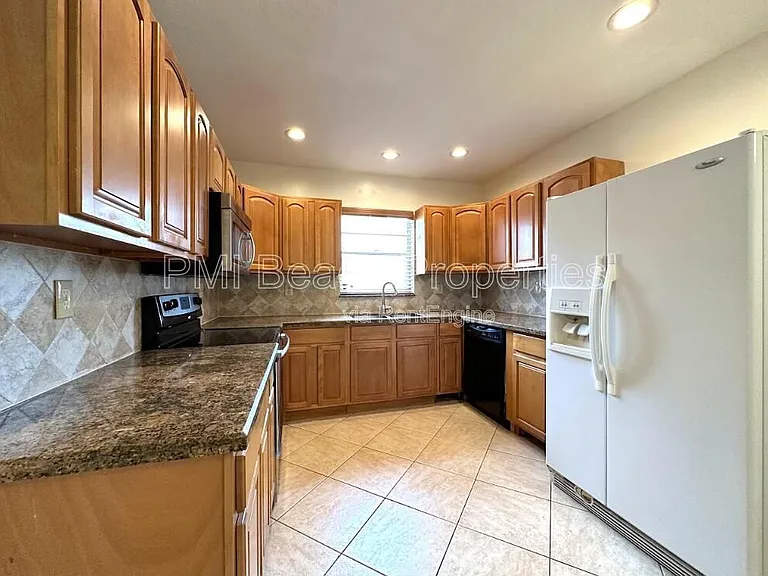 1292 Essex Dr — Photo 13