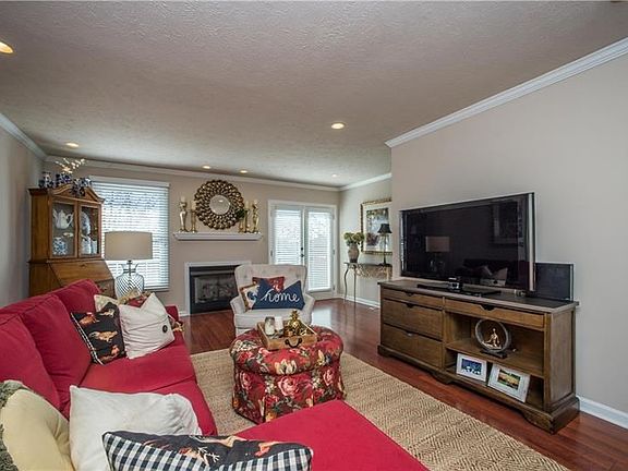 5th image of 385 Jubilee Dr