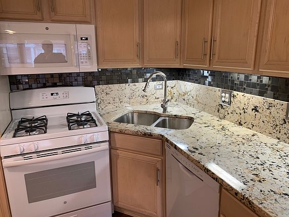 3rd image of 10114 Hartford Ct