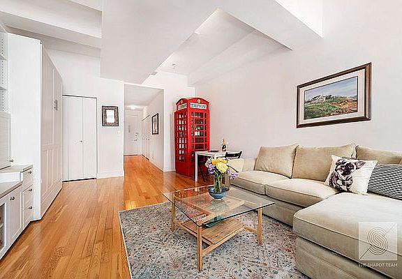 4th image of 99 John St APT 2012