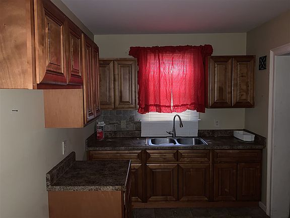 3rd image of 727 Saint John Ave