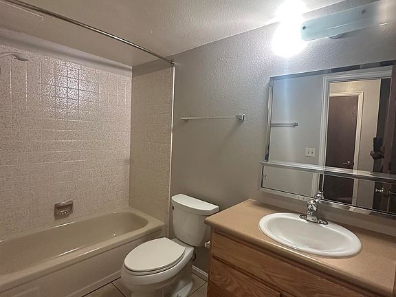 5th image of 5625 S Sycamore St APT 209