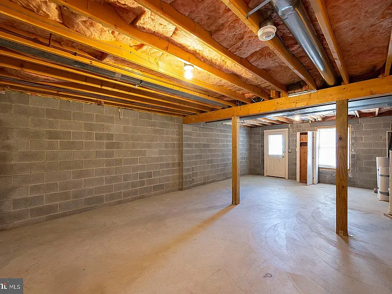 304 Chatham Sq — Photo 32