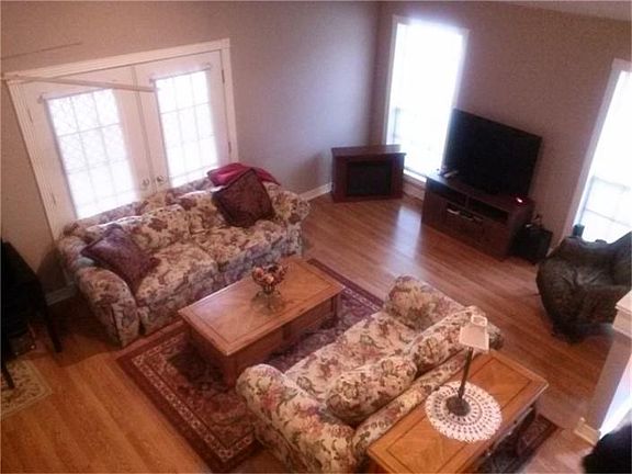 3rd image of 215 Briar Creek Dr