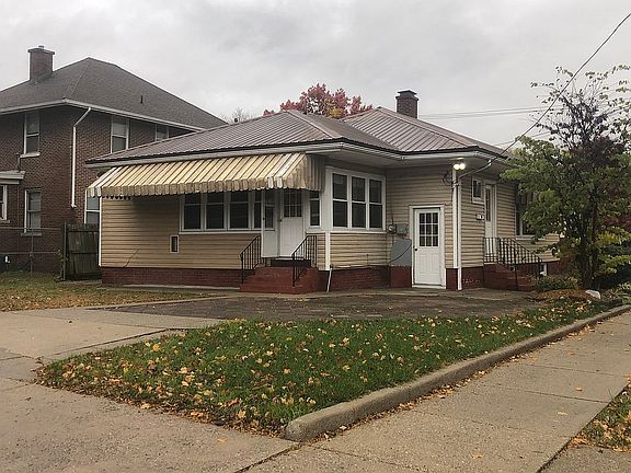 2nd image of 1023 E Saint Clair St