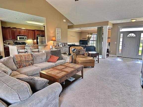3rd image of 366 Sinclair Dr