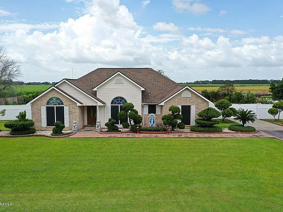 3rd image of 3212 Cedarwood Dr