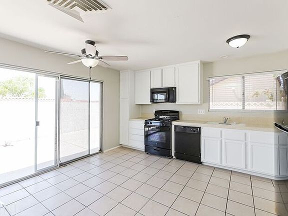 3rd image of 2426 Millcroft Dr