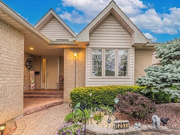 3rd image of 1257 Imperial Cres