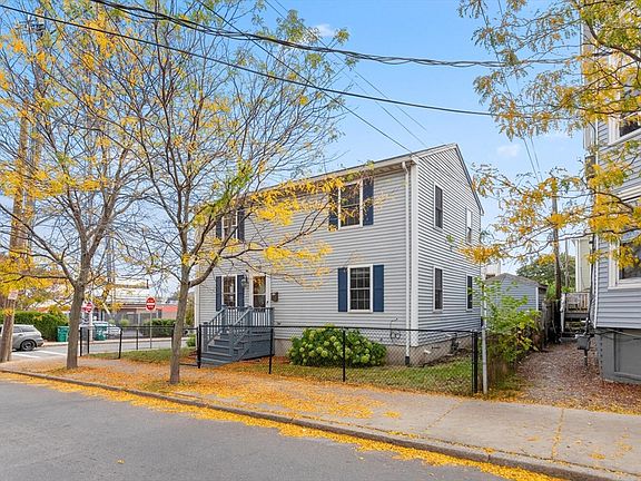 4th image of 440 Essex St